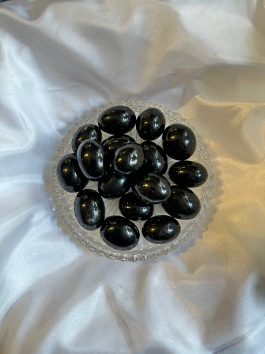 Black obsidian tumblestone