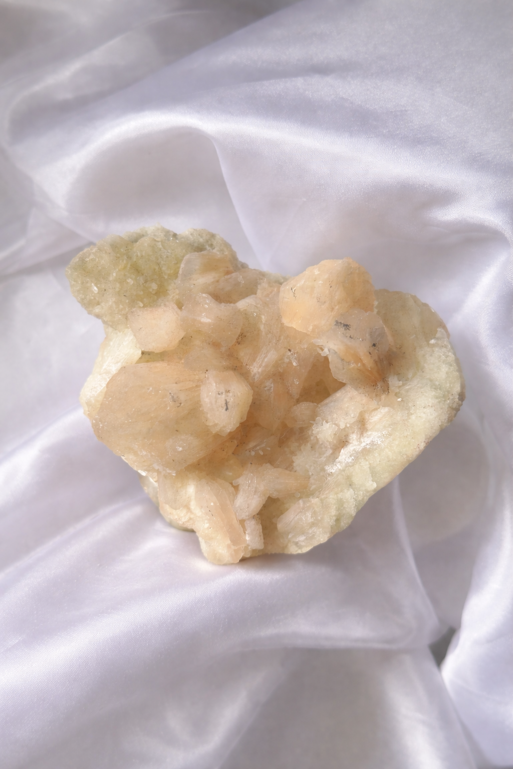 Raw peach stilbite